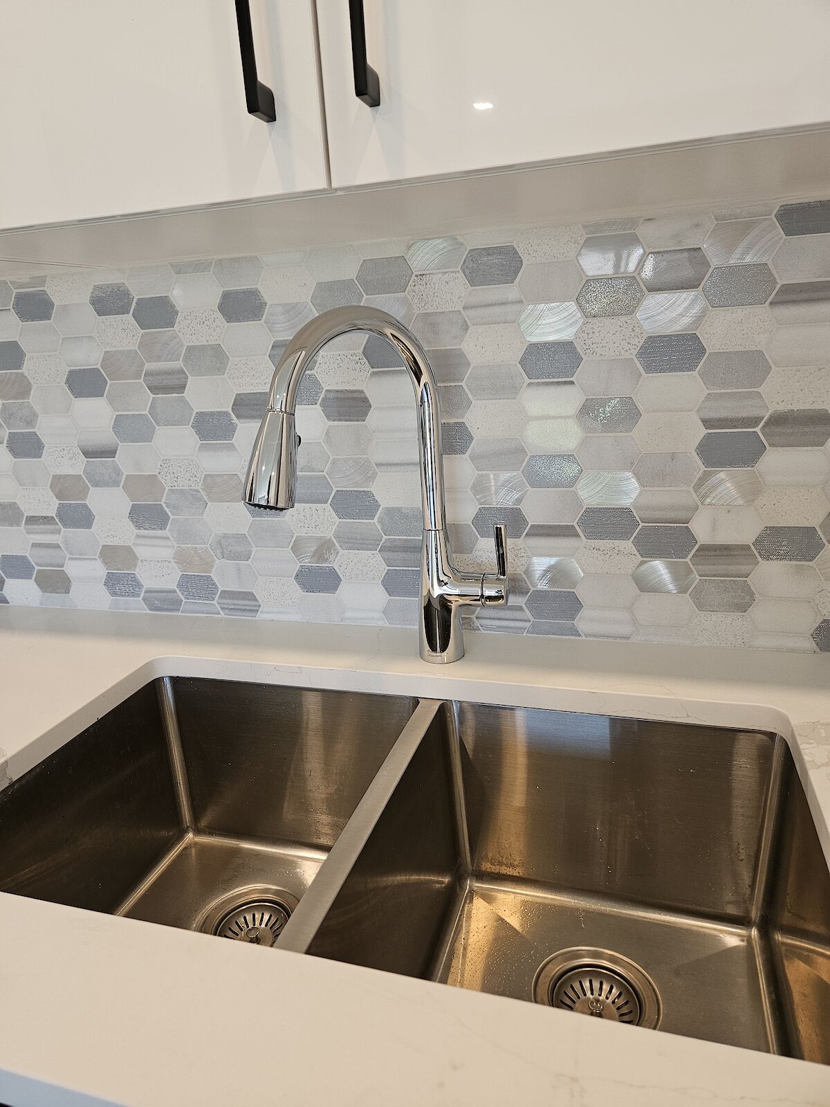 Airdrie 2 bedrooms Basement for rent. Property photo: 639235-1