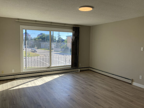Calgary 2 bedrooms Main Floor for rent. Property photo: 639238-2