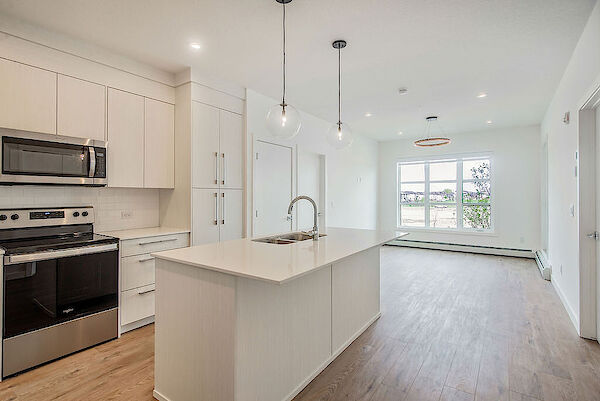 Calgary 2 bedrooms Condo Unit for rent. Property photo: 639242-2