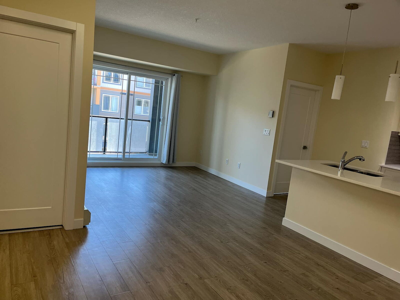 Calgary 2 bedrooms Condo Unit for rent. Property photo: 639319-1
