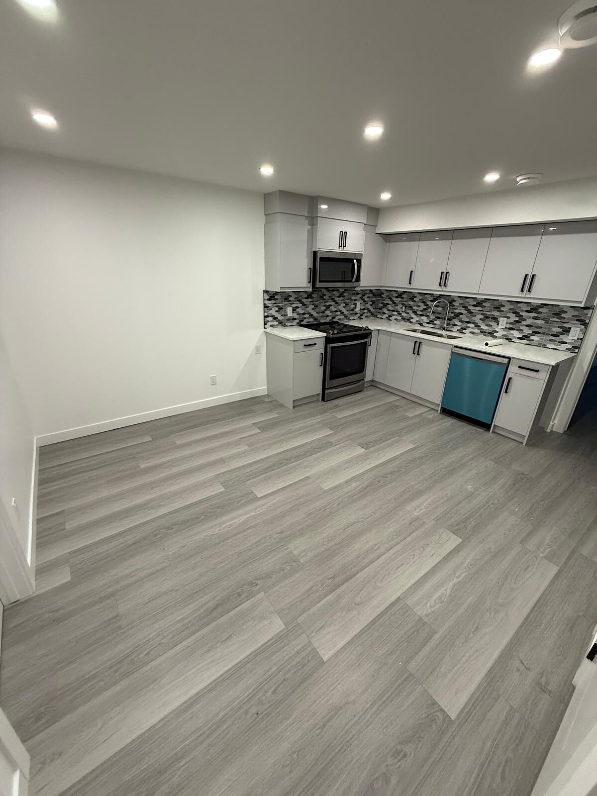 Calgary 2 bedrooms Basement for rent. Property photo: 639334-1