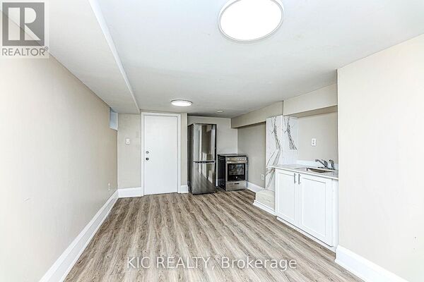 Toronto studio Apartment for rent. Property photo: 639636-2