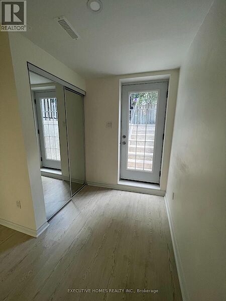 Mississauga 2 bedrooms House for rent. Property photo: 639672-3