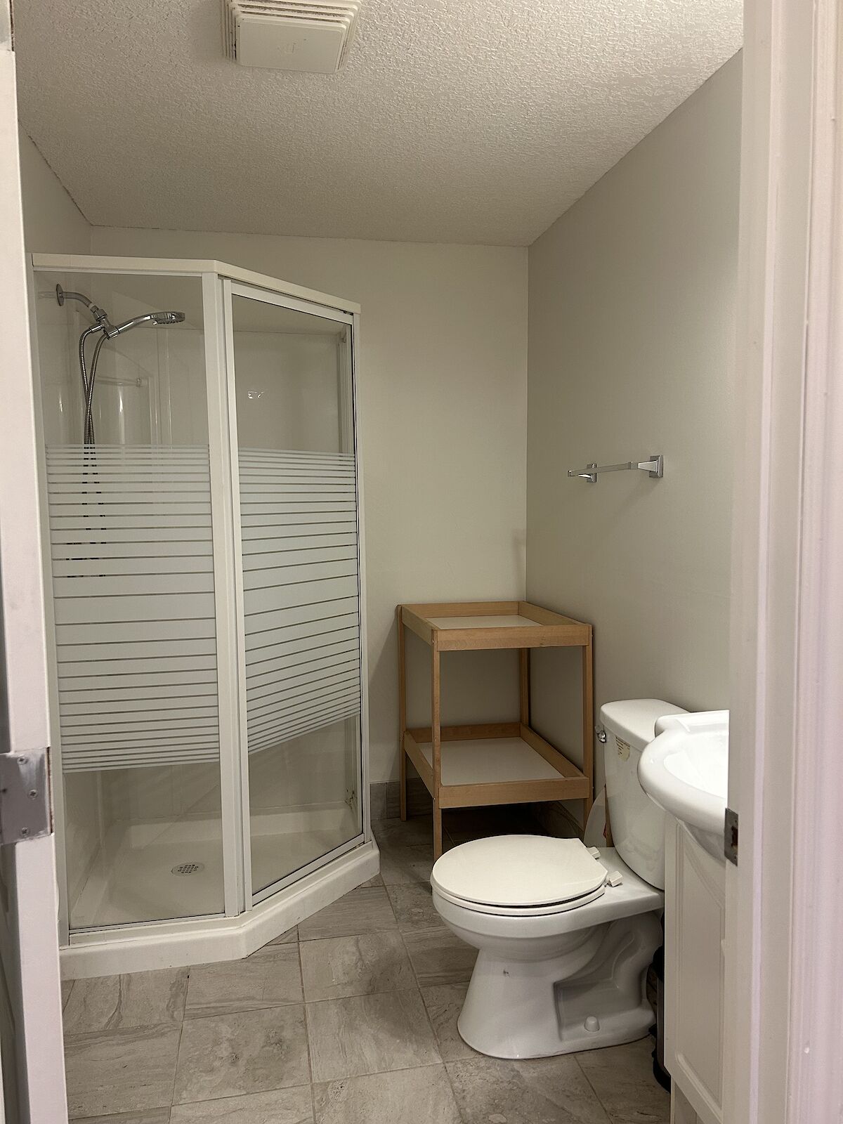 Calgary 1 bedroom Basement for rent. Property photo: 639676-1