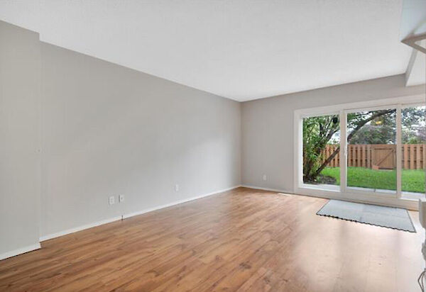 Edmonton 3 bedrooms Townhouse for rent. Property photo: 639684-3