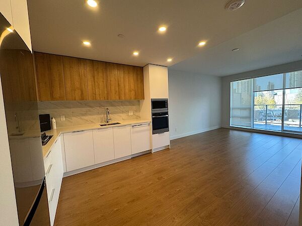 Surrey 1 bedroom Condo Unit for rent. Property photo: 639685-2