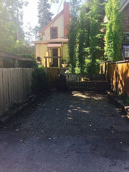 Calgary 2 bedrooms House for rent. Property photo: 639773-3