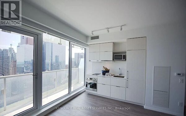 Toronto studio Apartment for rent. Property photo: 639817-3