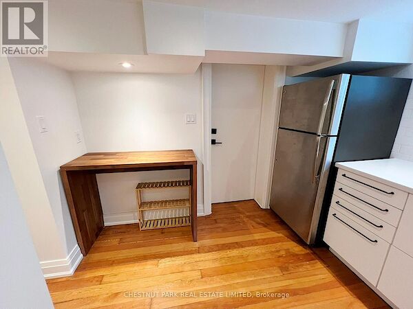 Entry+door+leads+into+fabulous+kitchen+ Toronto studio House for rent. Property photo: 639822-3