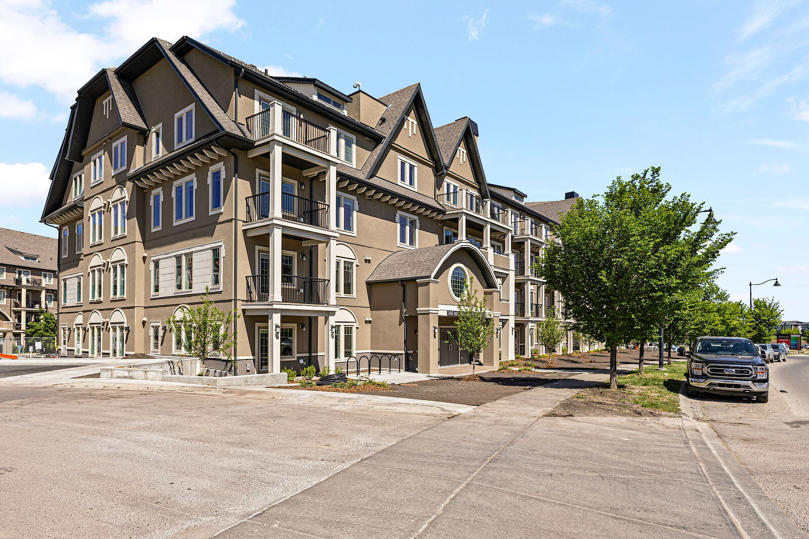 Calgary 2 bedrooms Condo Unit for rent. Property photo: 639841-1