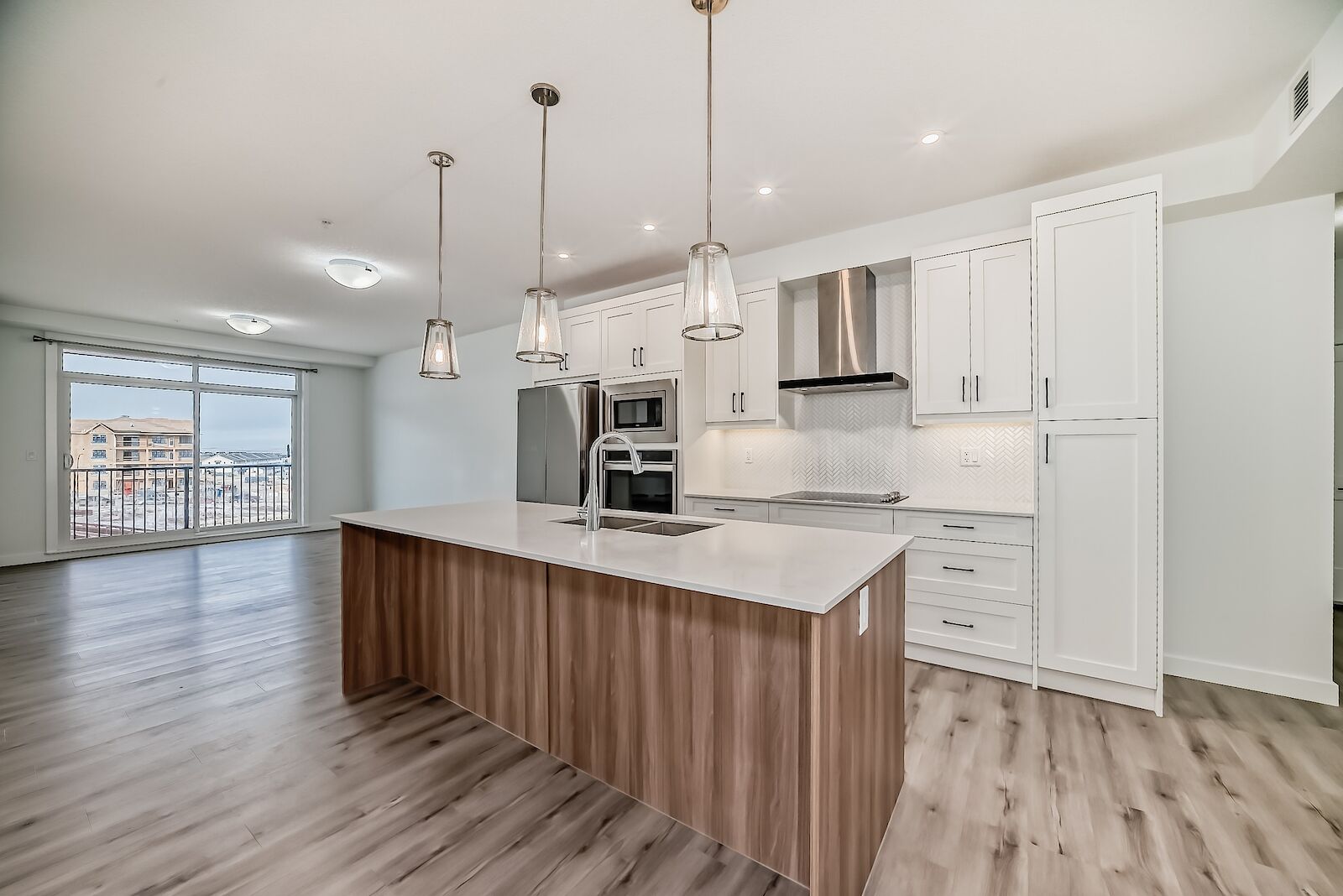 Calgary 2 bedrooms Condo Unit for rent. Property photo: 639849-1