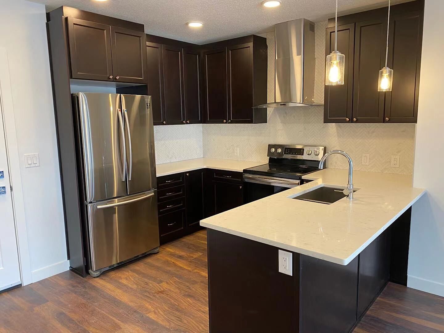 Edmonton 2 + Den bedrooms Condo Unit for rent. Property photo: 639871-1