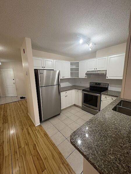 Calgary 2 bedrooms Condo Unit for rent. Property photo: 639875-3