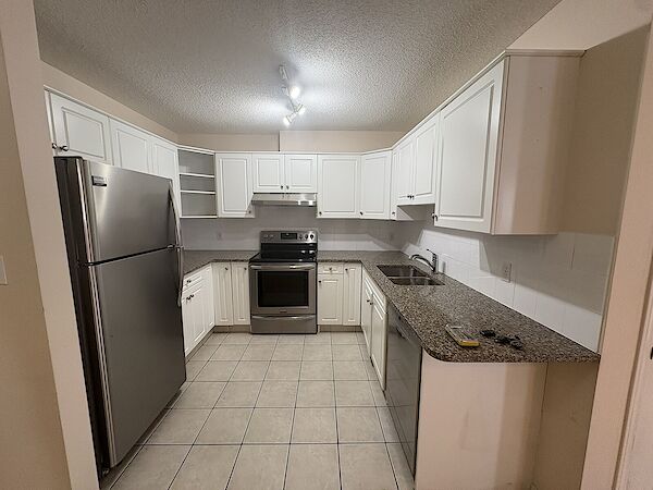 Calgary 2 bedrooms Condo Unit for rent. Property photo: 639875-2