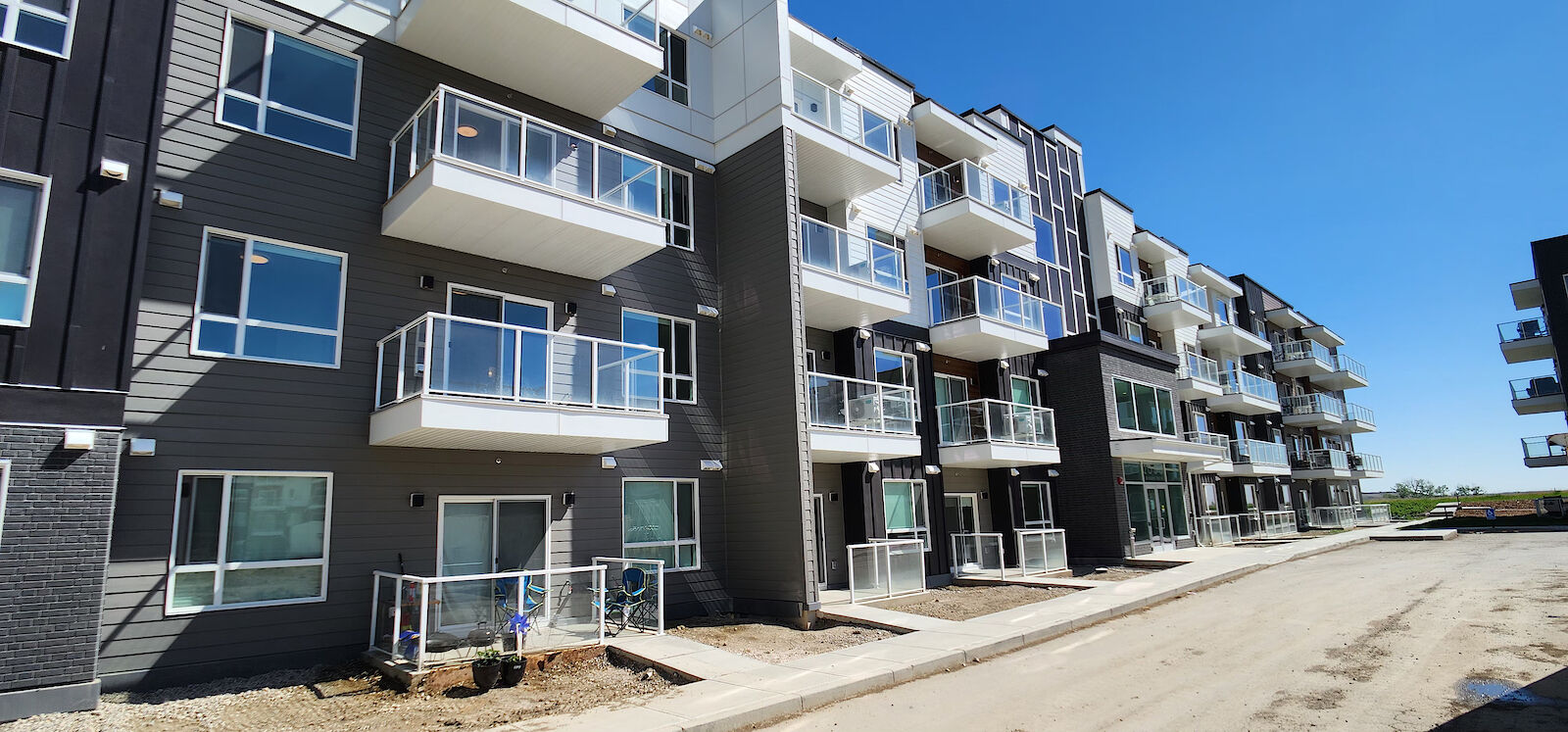 Calgary 2 bedrooms Condo Unit for rent. Property photo: 639877-1