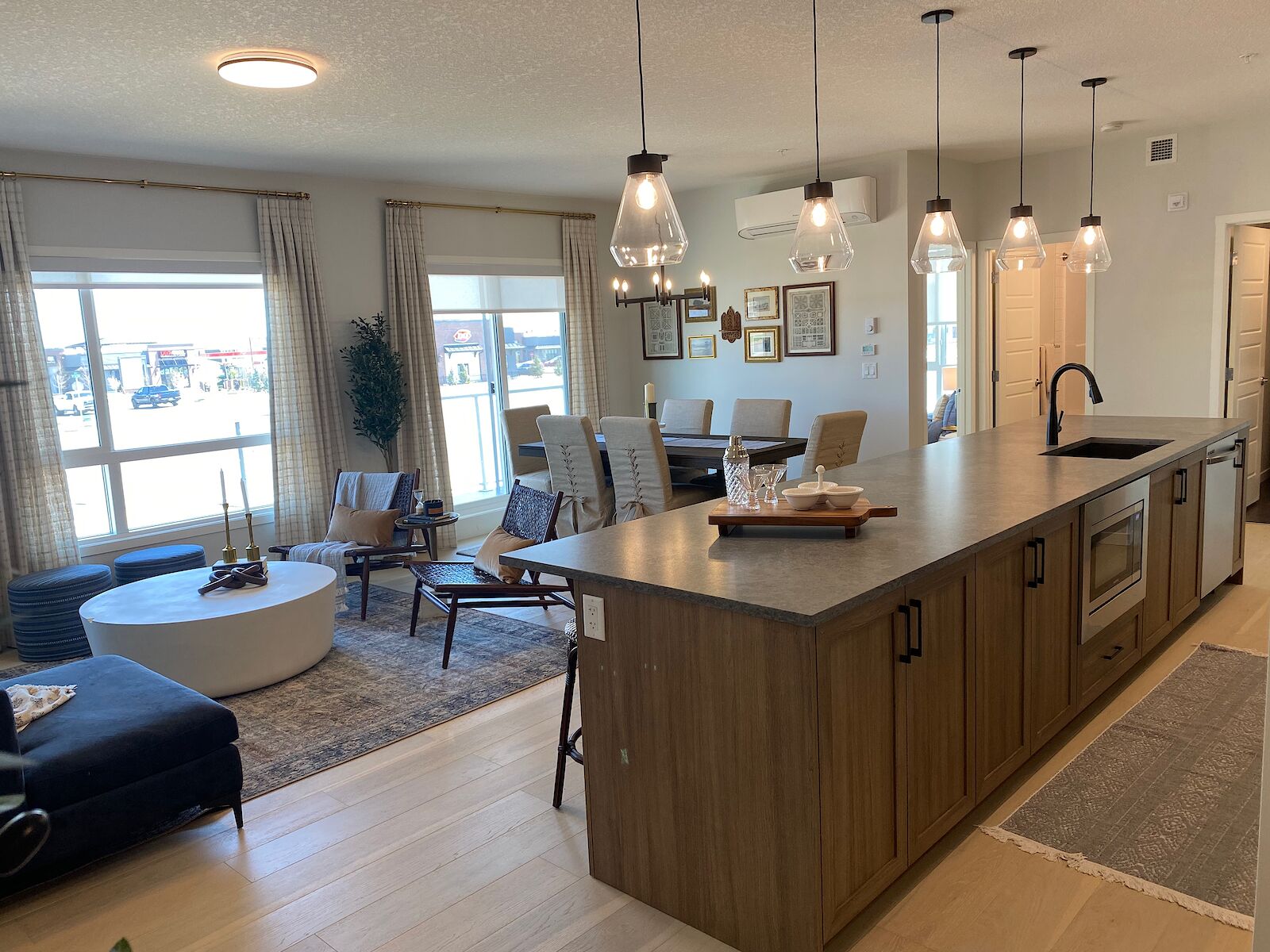Calgary 2 bedrooms Condo Unit for rent. Property photo: 639881-1