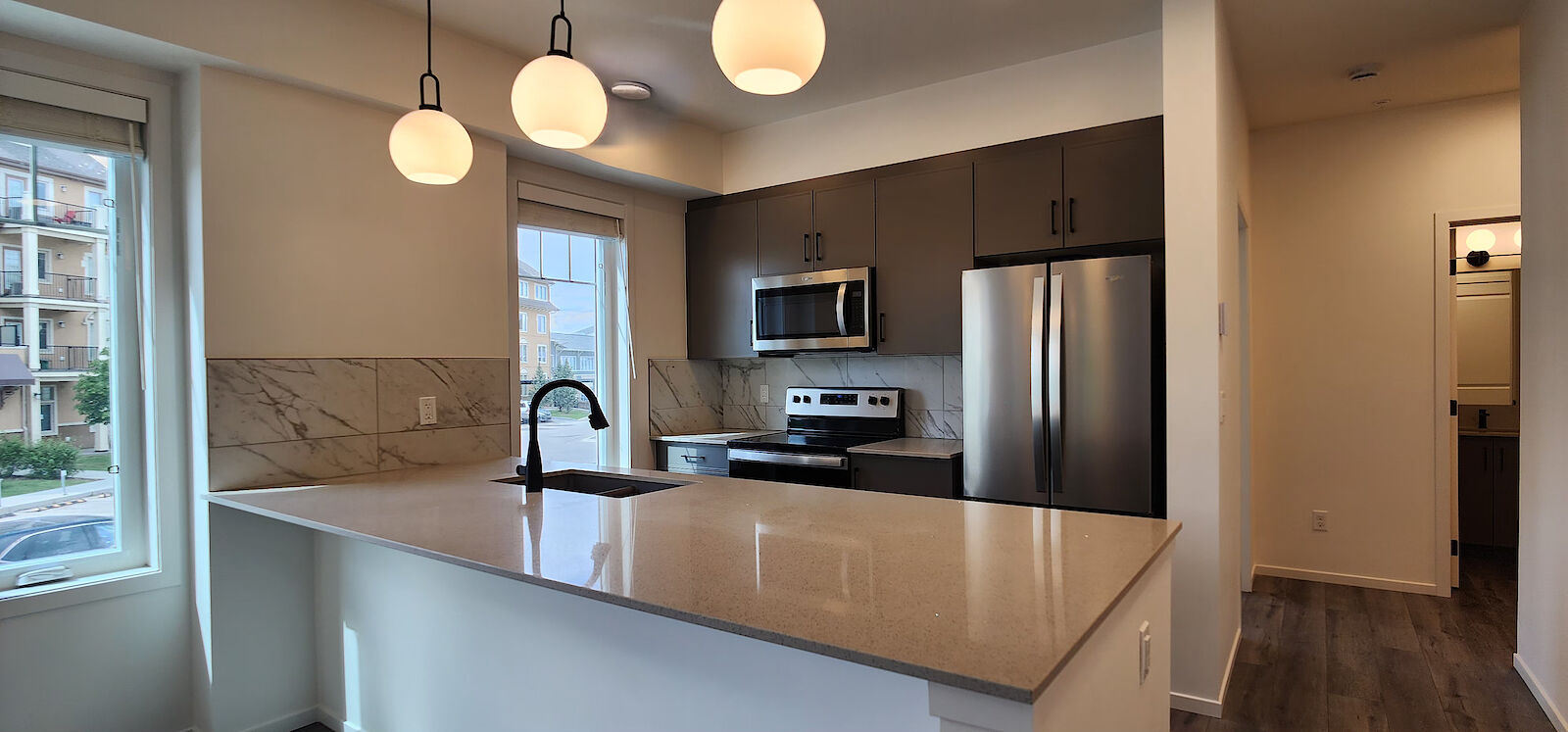Calgary 2 bedrooms Condo Unit for rent. Property photo: 639935-1