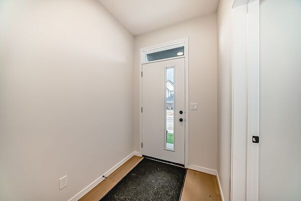 Calgary 4 bedrooms House for rent. Property photo: 639943-3
