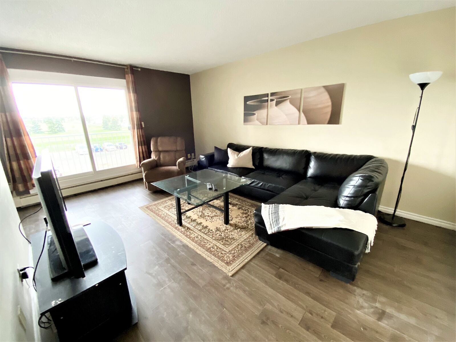 Edmonton 3 bedrooms Condo Unit for rent. Property photo: 639990-1
