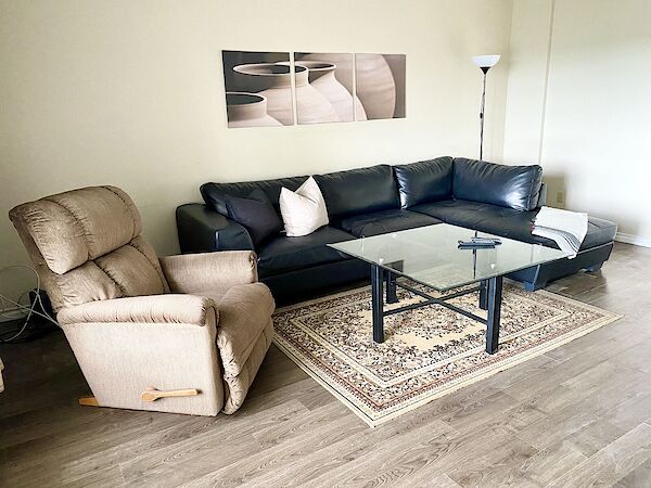 Edmonton 3 bedrooms Condo Unit for rent. Property photo: 639990-2