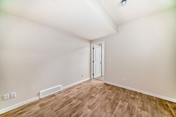 Calgary 2 bedrooms Basement for rent. Property photo: 640004-3
