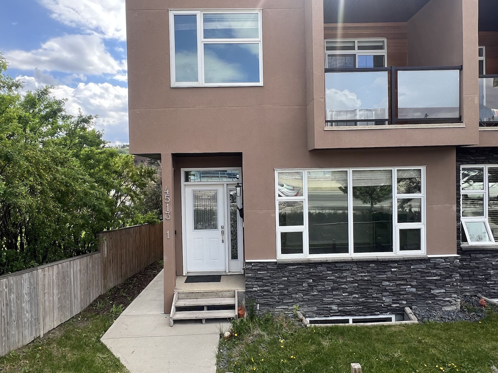 Calgary 3 bedrooms Townhouse for rent. Property photo: 640007-1