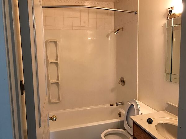 Calgary 6 bedrooms House for rent. Property photo: 640008-3