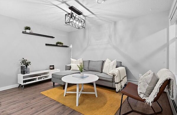 Calgary 2 bedrooms Condo Unit for rent. Property photo: 640057-2