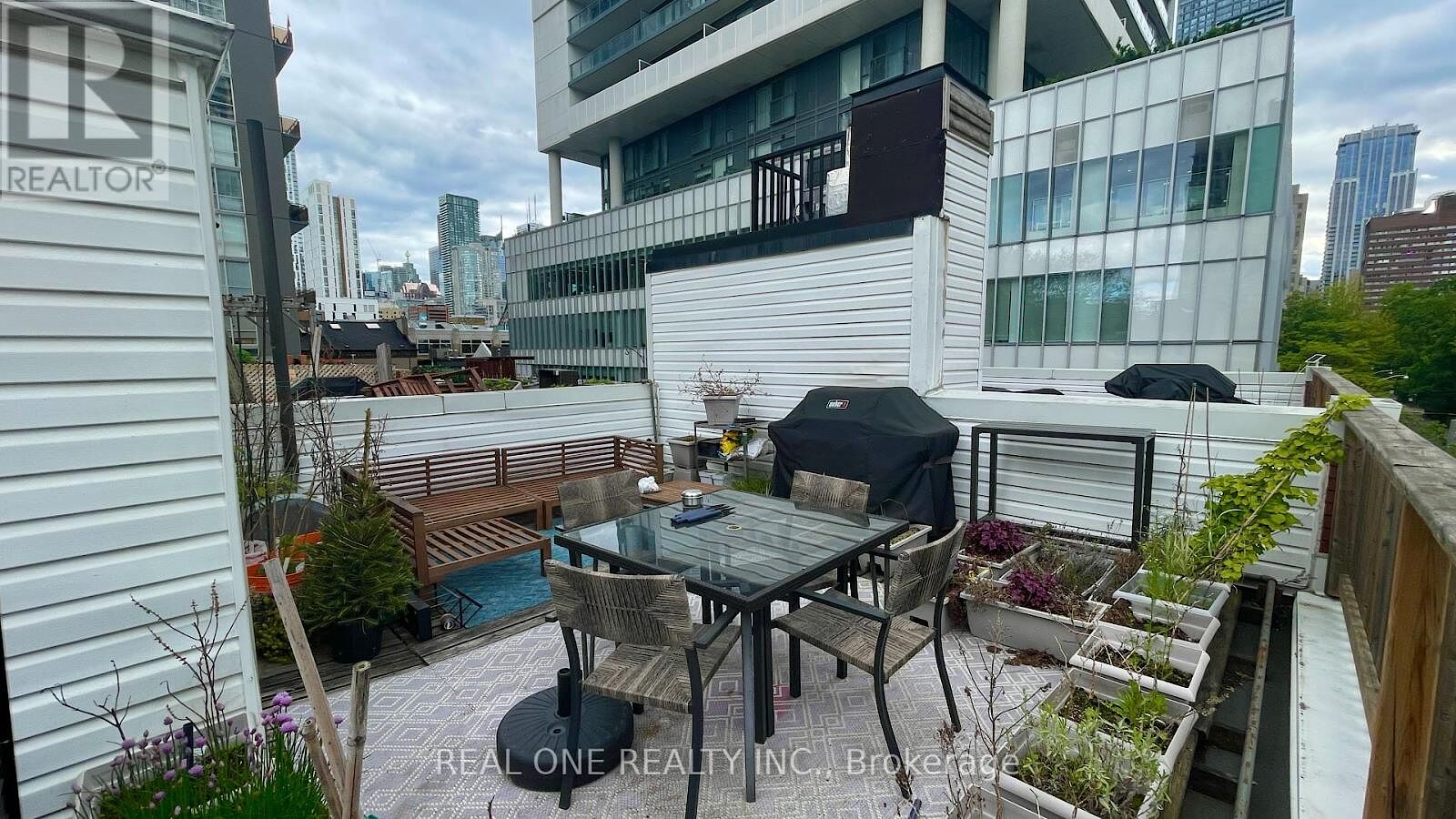 Toronto 2 bedrooms Townhouse for rent. Property photo: 640069-1