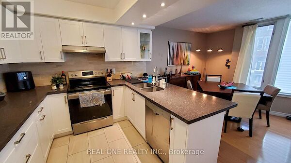 Toronto 2 bedrooms Townhouse for rent. Property photo: 640069-2