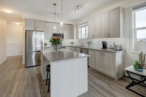 Calgary 2 bedrooms Condo Unit for rent. Property photo: 640123-2