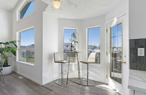 Calgary 4 bedrooms House for rent. Property photo: 640124-2