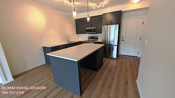 Calgary 2 bedrooms Condo Unit for rent. Property photo: 640161-2
