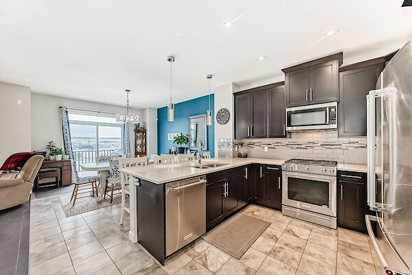 Cochrane 4 bedrooms Main Floor for rent. Property photo: 640197-3