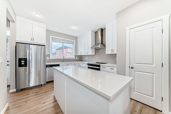Calgary 3 + Den bedrooms Main Floor for rent. Property photo: 640230-2