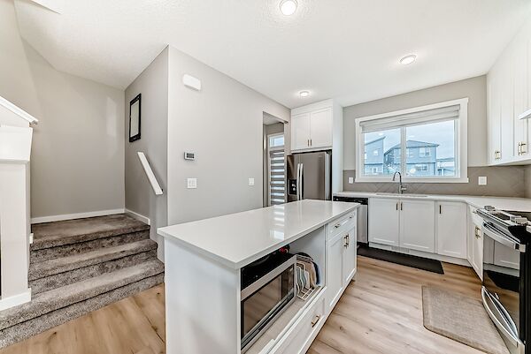 Calgary 3 + Den bedrooms Main Floor for rent. Property photo: 640230-3