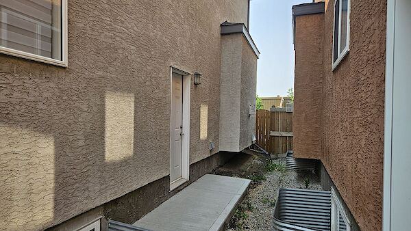Edmonton 2 bedrooms Basement for rent. Property photo: 640240-2