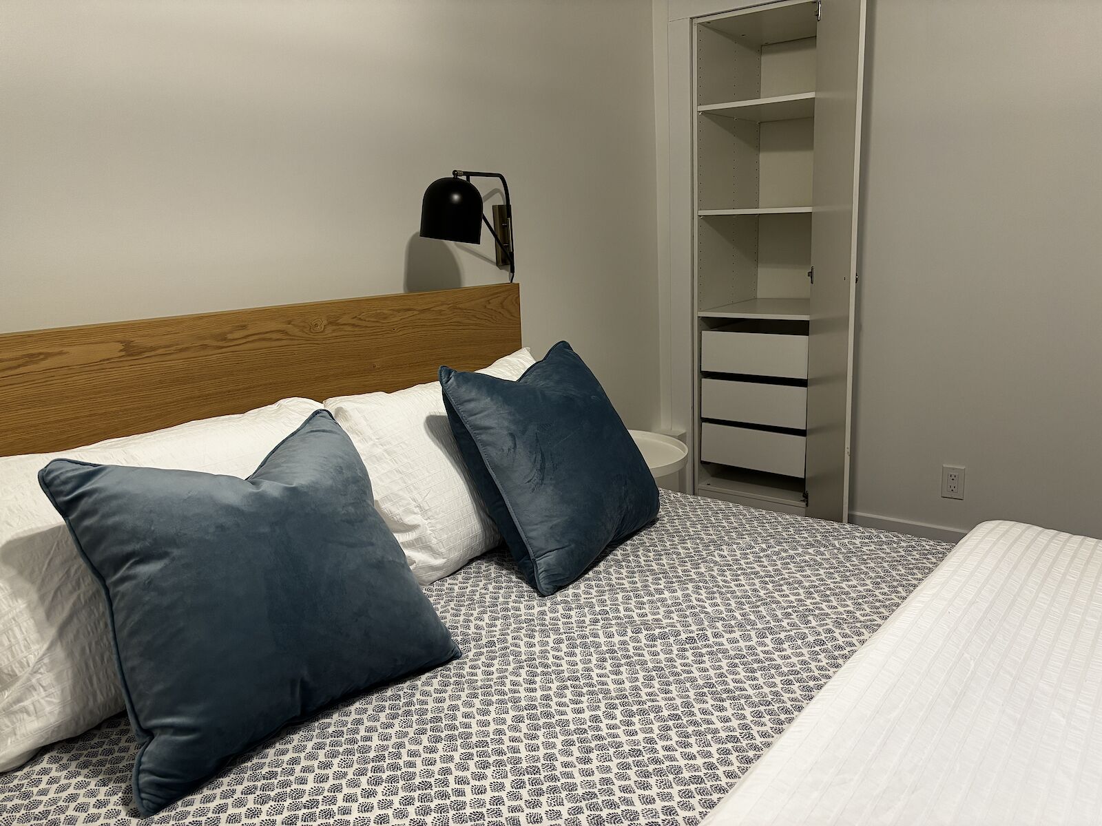 Edmonton 2 bedrooms Basement for rent. Property photo: 640274-1