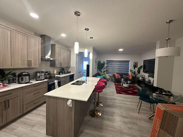 Calgary 4 bedrooms House for rent. Property photo: 640329-3