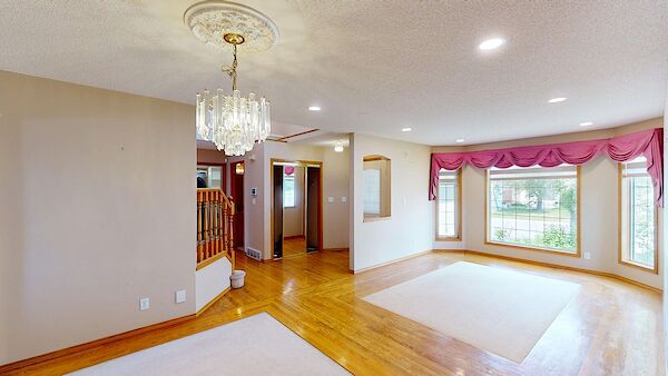 Calgary 5 bedrooms House for rent. Property photo: 640331-2