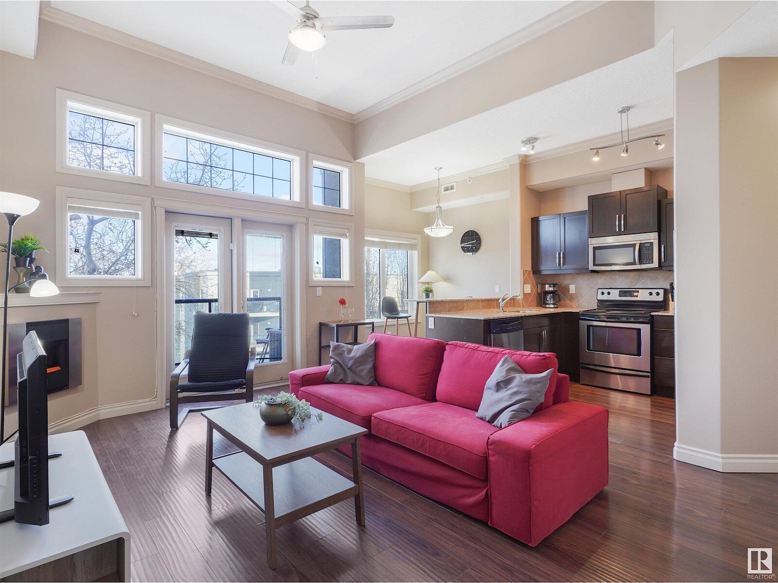 Edmonton 2 bedrooms Condo Unit for rent. Property photo: 640357-1