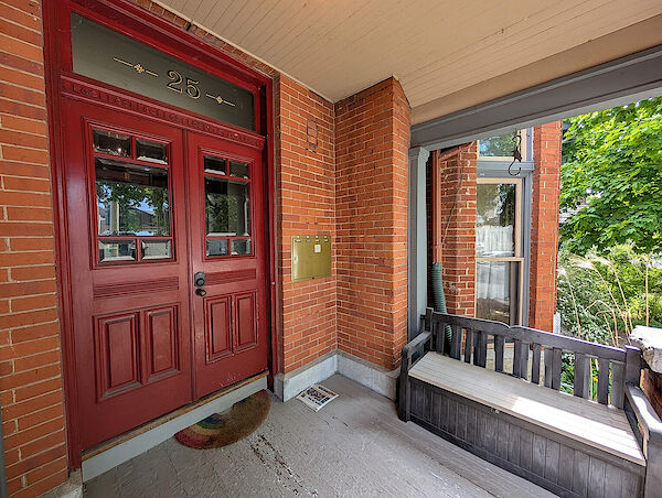 Kingston 1 bedroom Duplex for rent. Property photo: 640366-2