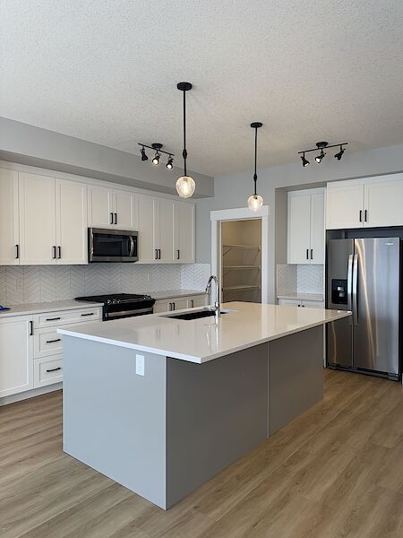 Edmonton 3 + Den bedrooms Main Floor for rent. Property photo: 640394-3