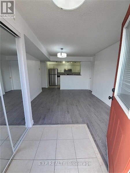 Mississauga 2 bedrooms Townhouse for rent. Property photo: 640406-3