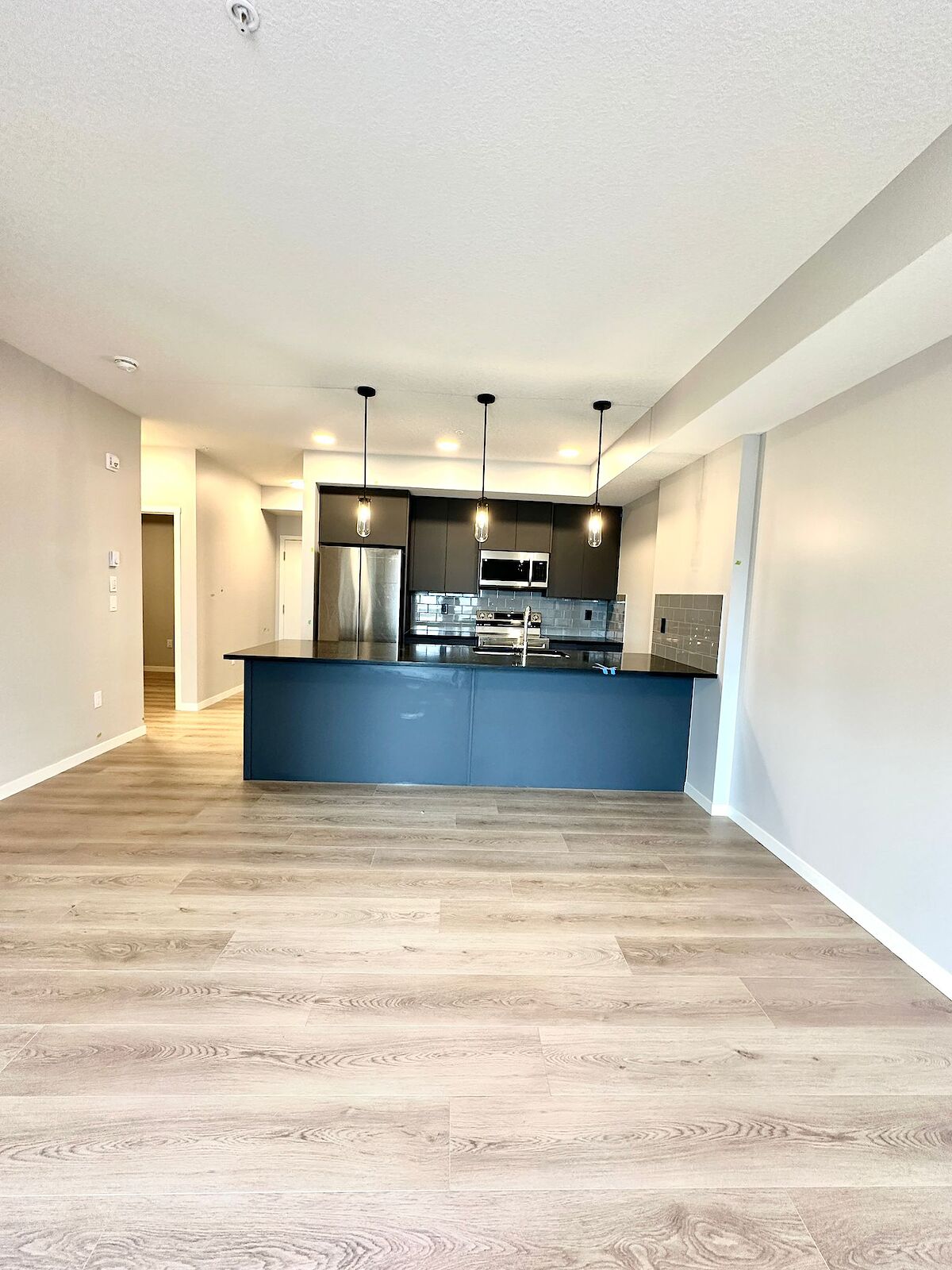 Calgary 2 bedrooms Condo Unit for rent. Property photo: 640409-1