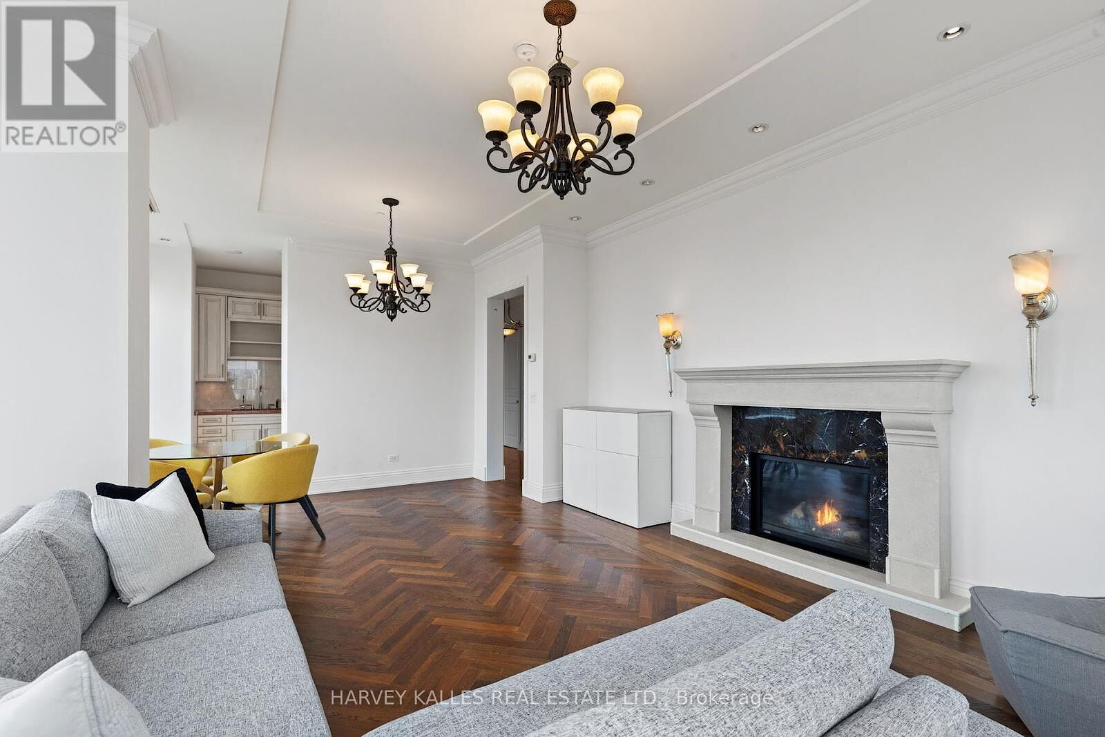 Dining+Living+Room Toronto 2 bedrooms Apartment for rent. Property photo: 640410-1
