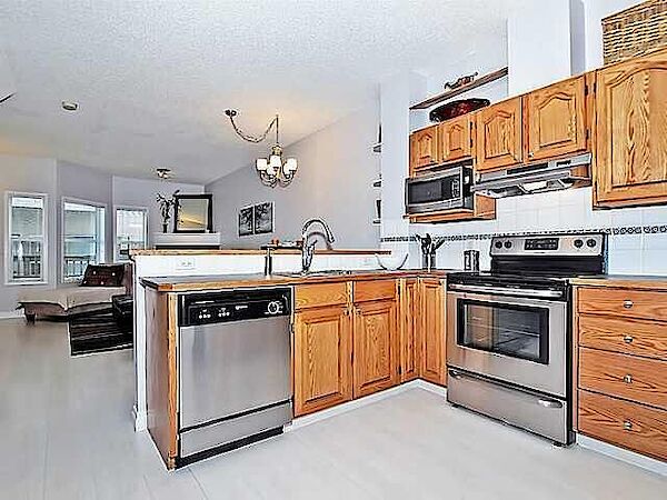 Calgary 2 bedrooms Condo Unit for rent. Property photo: 640415-3