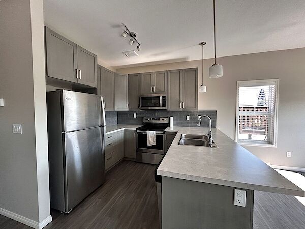 Penhold 3 bedrooms House for rent. Property photo: 640436-3