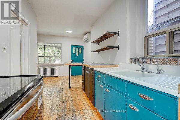 Toronto 5 bedrooms House for rent. Property photo: 640437-2