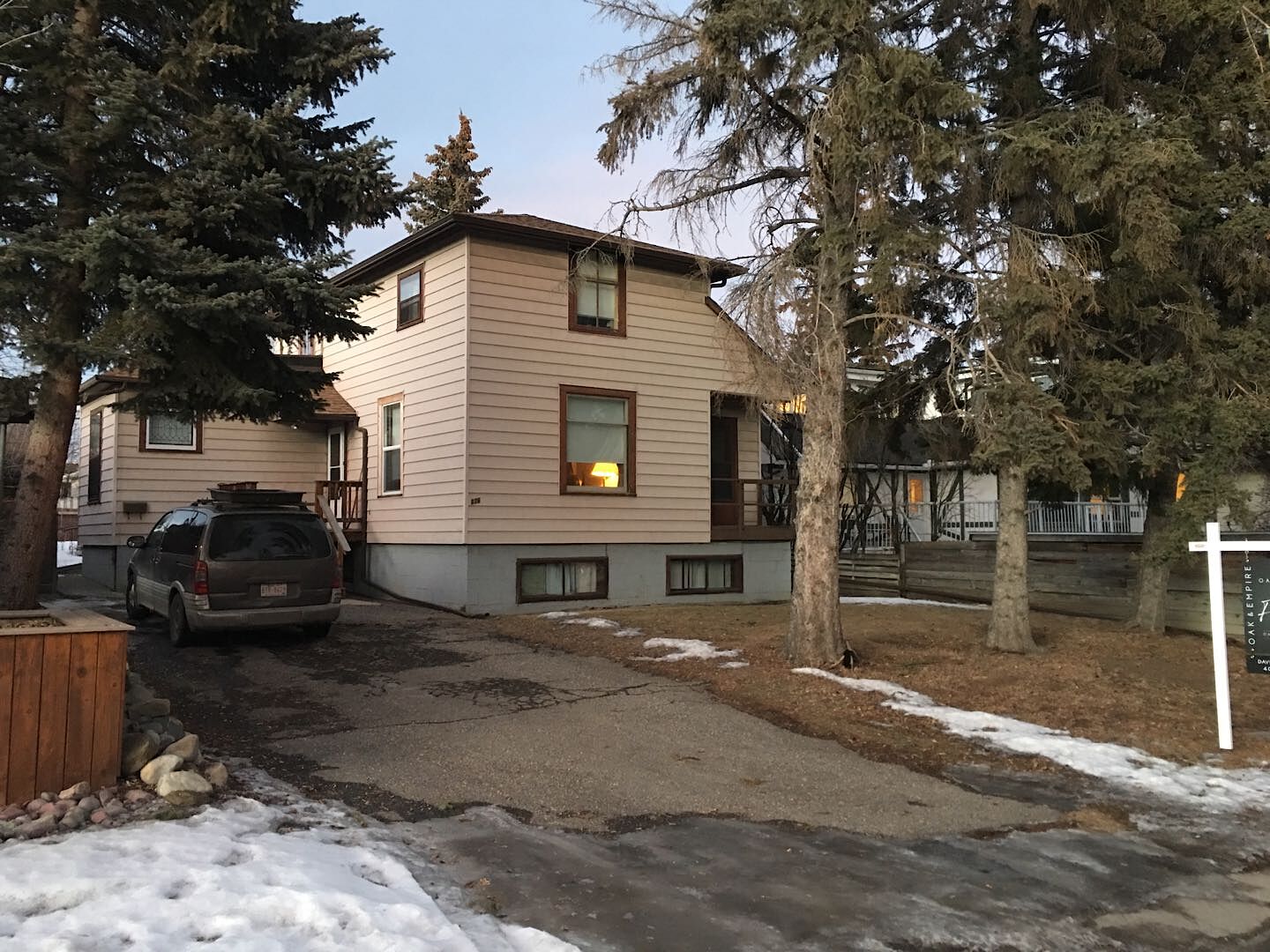 Calgary 4 + Den bedrooms Main Floor for rent. Property photo: 640504-1